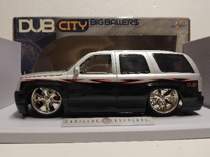 Cadillac Escalade twotone Big Wheels JADA metal 1:18 KRD, Hobby en Vrije tijd, Modelauto's | 1:18, Zo goed als nieuw, Auto, Overige merken
