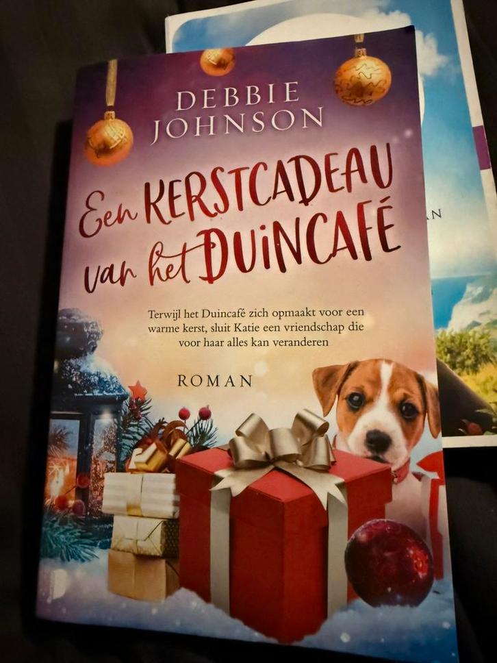 Debbie Johnson - Een kerstcadeau van het Duincafé, Boeken, Literatuur, Zo goed als nieuw, Ophalen of Verzenden