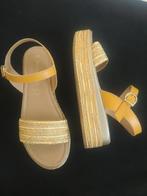 Zomerse leren Marco Tozzi sandalen 38, Geel, Marco Tozzi, Zo goed als nieuw, Sandalen of Muiltjes