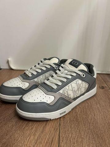 Orginele grey dior b27 in 42 beschikbaar voor biedingen