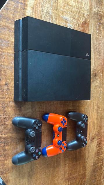 Playstation 4 met games en 3 controllers beschikbaar voor biedingen