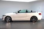 BMW 2 Serie Cabrio 218i Automaat / Sportstoelen / PDC achter, Auto's, Gebruikt, Euro 6, 4 stoelen, Wit