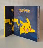 Pokémon Pikachu verzamelmap - 2 stuks, Hobby en Vrije tijd, Verzamelkaartspellen | Pokémon, Ophalen of Verzenden, Zo goed als nieuw