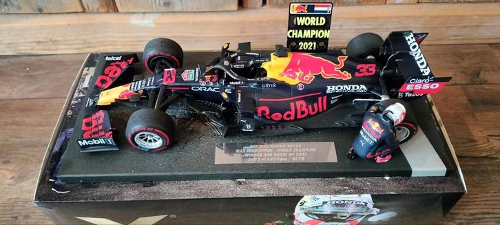 Minichamps Verstappen Abu Dhabi 2021 World Champion 1:18, Hobby en Vrije tijd, Modelauto's | 1:18, Zo goed als nieuw, MiniChamps