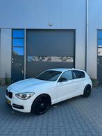 BMW 1-Serie 114I 220PK M pakket | VOL | UPGR ED | MTR REV |, 1-Serie, Achterwielaandrijving, Zwart, 4 cilinders