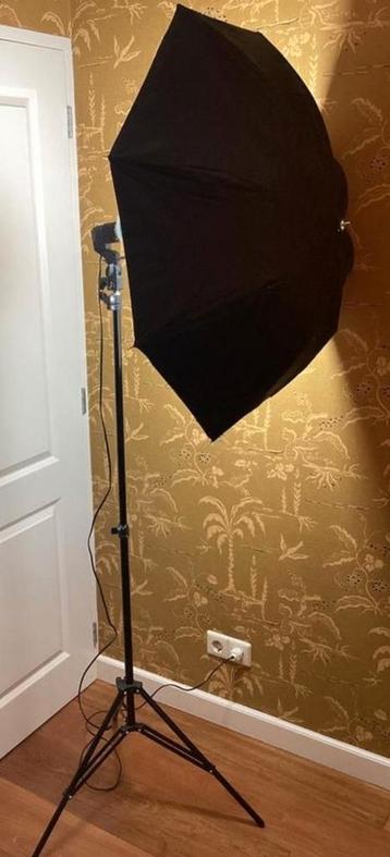 2 X Fotostudio Kit,  2 Statieven, 2 Lampen + 2 Paraplu’s  beschikbaar voor biedingen