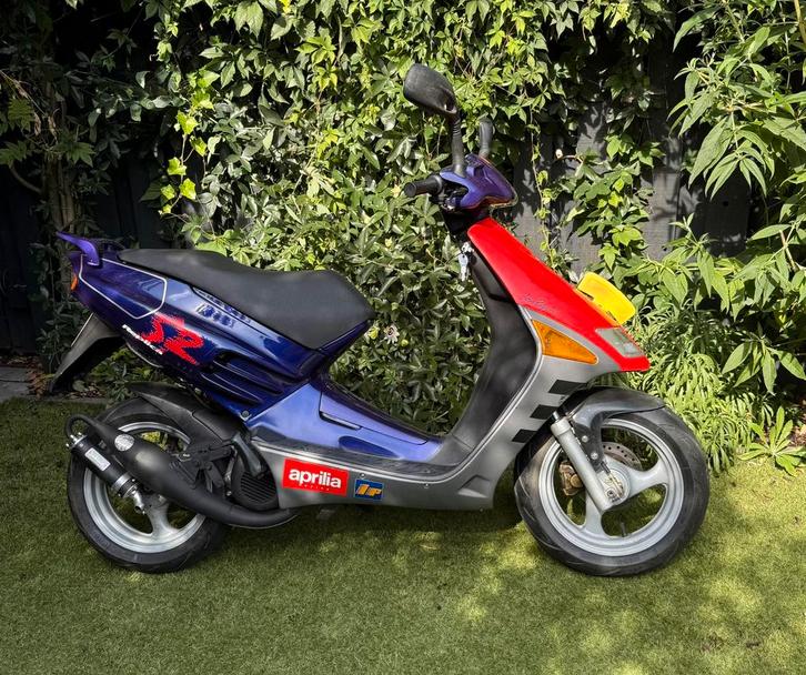 Aprilia sr 50 ac replica loris reggiani 1995, Fietsen en Brommers, Scooters | Aprilia, Gebruikt, SR 50, Maximaal 45 km/u, Tweetakt