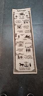 antieke geborduurde wanddecoratie met uithangborden winkels, Ophalen of Verzenden