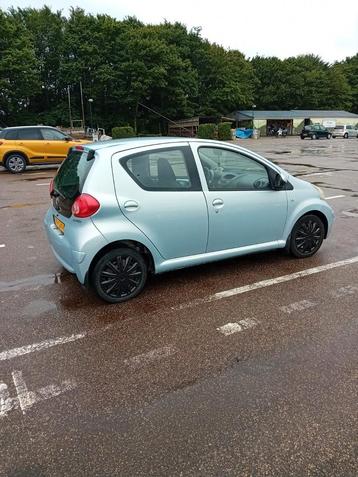 Toyota Aygo 1.0 12V Vvt-i 5DRS 2006 Blauw beschikbaar voor biedingen