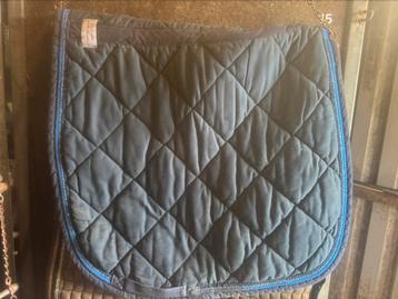 Blauw setje beschikbaar voor biedingen