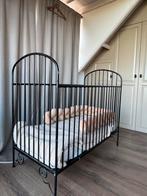 Mooi baby ledikantje - zwart metaal, Kinderen en Baby's, Babywiegjes en Ledikanten, Ophalen, Zo goed als nieuw, Ledikant