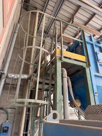 Gevelladder met kooi noodladder kooiladder 330cm beschikbaar voor biedingen