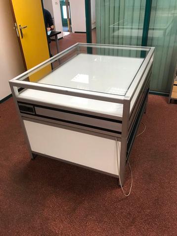Licht/werktafel grafisch beschikbaar voor biedingen