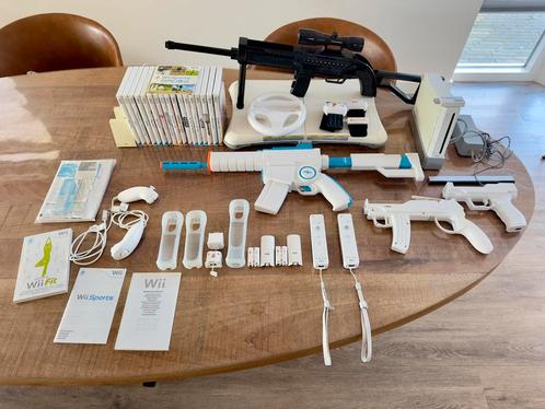 Nintendo Wii met veel games & accessoires, Spelcomputers en Games, Spelcomputers | Nintendo Wii, Zo goed als nieuw, Met 3 controllers of meer