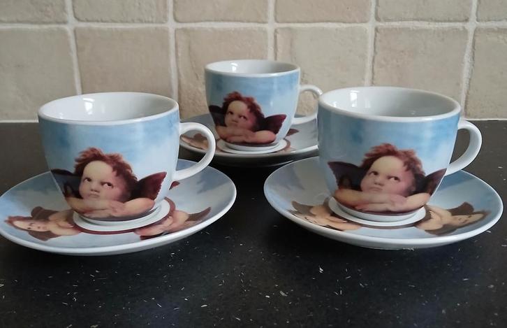 Kop en schotel engeltjes van L. Dake en zn, Huis en Inrichting, Keuken | Servies, Zo goed als nieuw, Kop(pen) en/of Schotel(s)