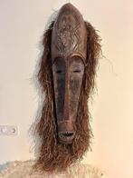 Zeer groot decoratief masker uit Afika, Ophalen