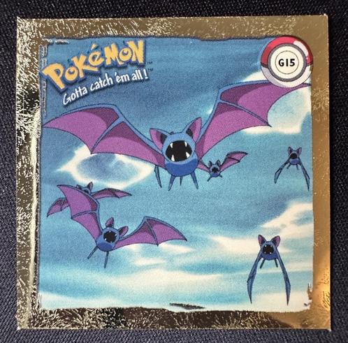 Zubat G15 - Pokémon Artbox Series 1 Gold Prism Sticker NM, Hobby en Vrije tijd, Verzamelkaartspellen | Pokémon, Nieuw, Losse kaart