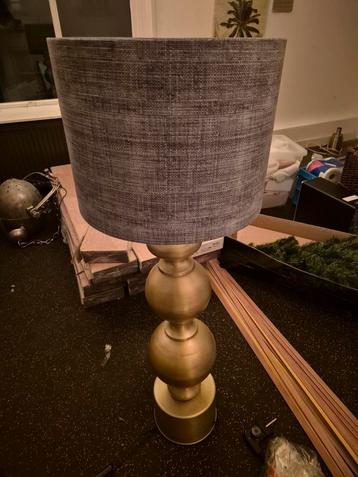 Vloer/tafel lamp tot 8-11 beschikbaar voor biedingen