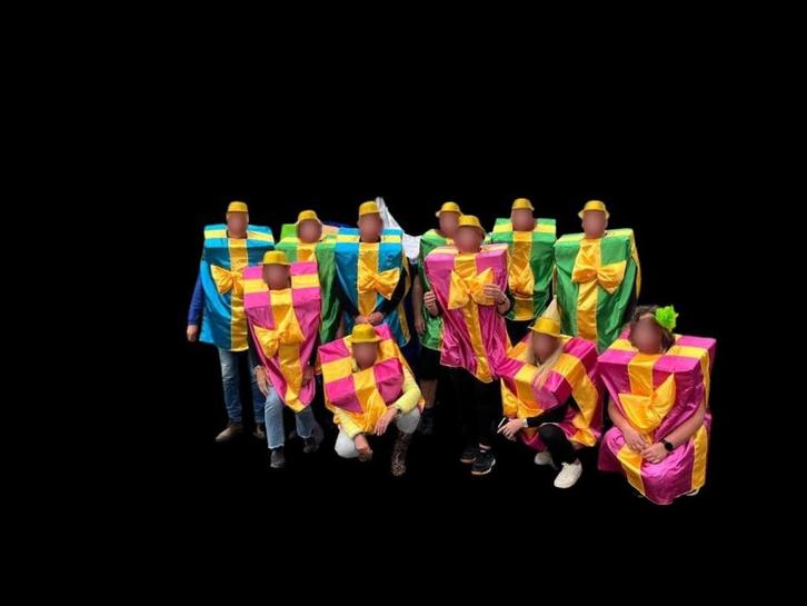 20 Pakken voor loopgroep Carnaval – Cadeautjes met strik, Kleding | Dames, Carnavalskleding en Feestkleding, Zo goed als nieuw