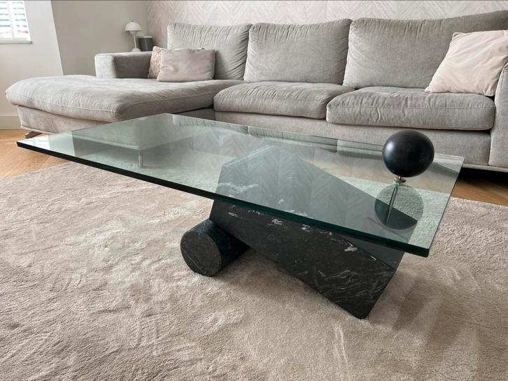Glazen salontafel met marmeren onderstel, Huis en Inrichting, Tafels | Salontafels, Gebruikt, 50 tot 75 cm, 50 tot 100 cm, 100 tot 150 cm
