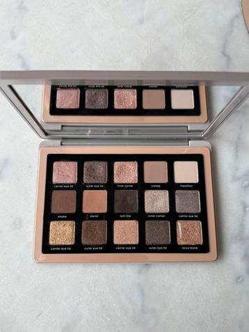 Natasha Denona Glam Palette beschikbaar voor biedingen