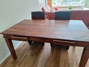 Mooie stevige teakhouten eettafel