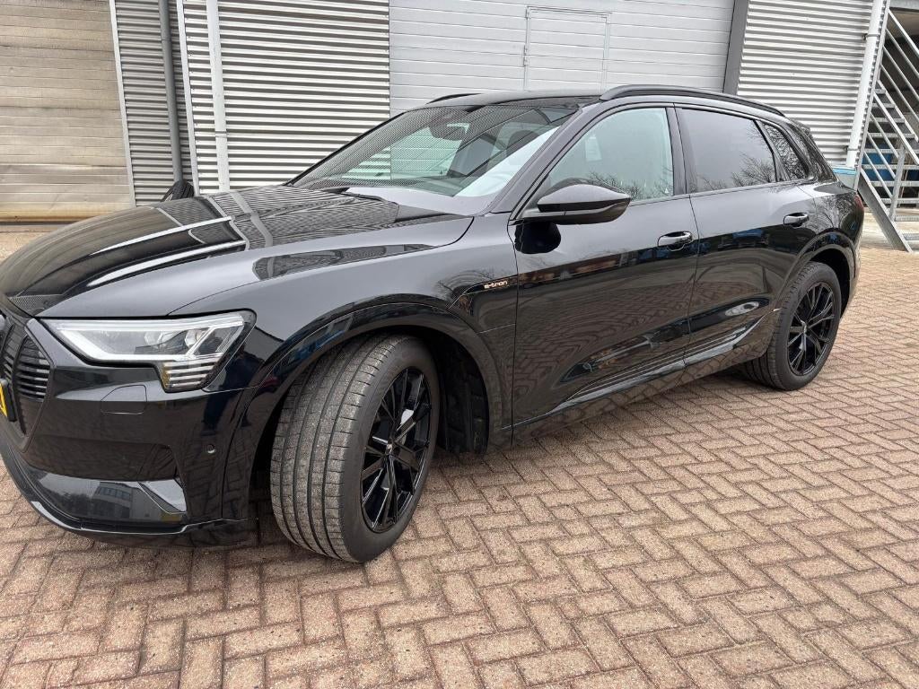 Audi e-tron 55 Quattro 360pk 2022 Zwart, Auto's, Audi, Particulier, e-tron, Elektrisch, SUV of Terreinwagen, Automaat, Origineel Nederlands