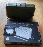 Kikkerland Briefcase BBQ - Groen - Draagbare Barbecue, Caravans en Kamperen, Ophalen of Verzenden