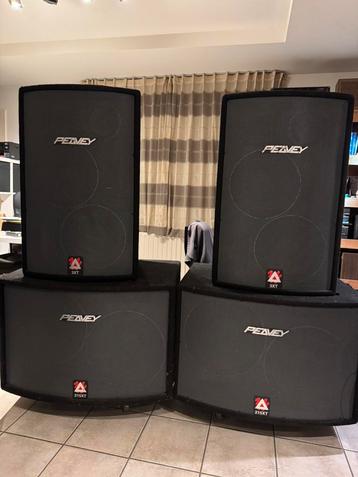 twee Peavey 3XT tops en twee Peavey 215XT subs beschikbaar voor biedingen