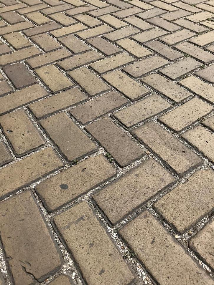 Gebakken klinkers keiformaat geel brons, Tuin en Terras, Tegels en Klinkers, Gebruikt, Klinkers, Keramiek, Ophalen