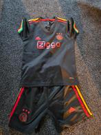 Ajax tenue maat 140, Sport en Fitness, Voetbal, Maat XS of kleiner, Ophalen, Zo goed als nieuw, Set