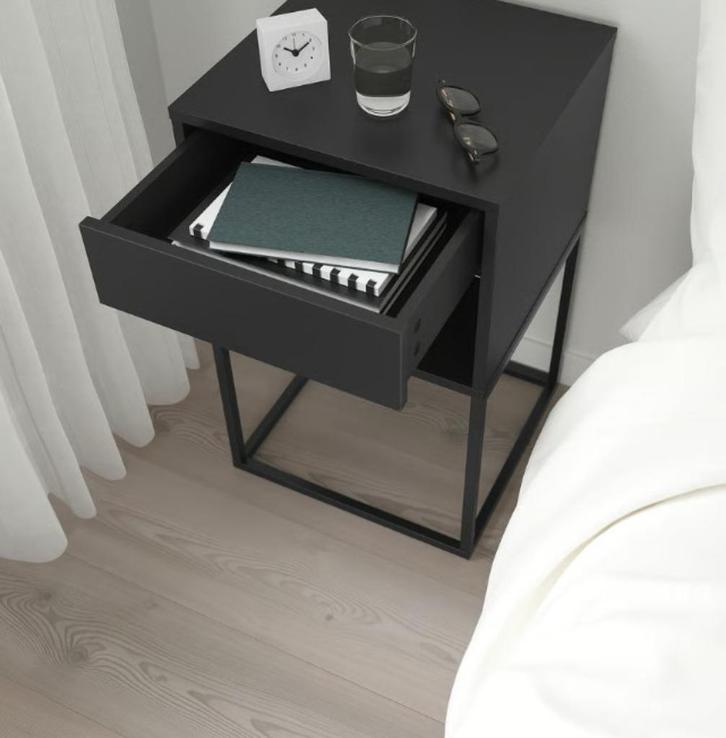 Vikhammer nachtkastje zwart IKEA 40x39 slaapkamer nacht kast, Huis en Inrichting, Slaapkamer | Nachtkastjes, Minder dan 55 cm