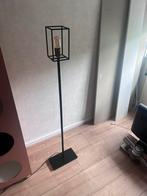 Teab Vloerlamp zwart yisk, Huis en Inrichting, Lampen | Vloerlampen, Ophalen, Zo goed als nieuw