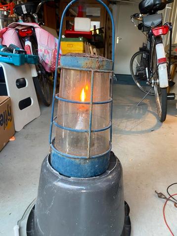 Petroleum lamp, olielamp beschikbaar voor biedingen