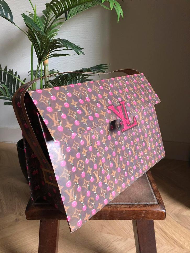 Louis Vuitton cherry tas Sinterklaas surprise, Diversen, Sinterklaas, Zo goed als nieuw, Ophalen of Verzenden