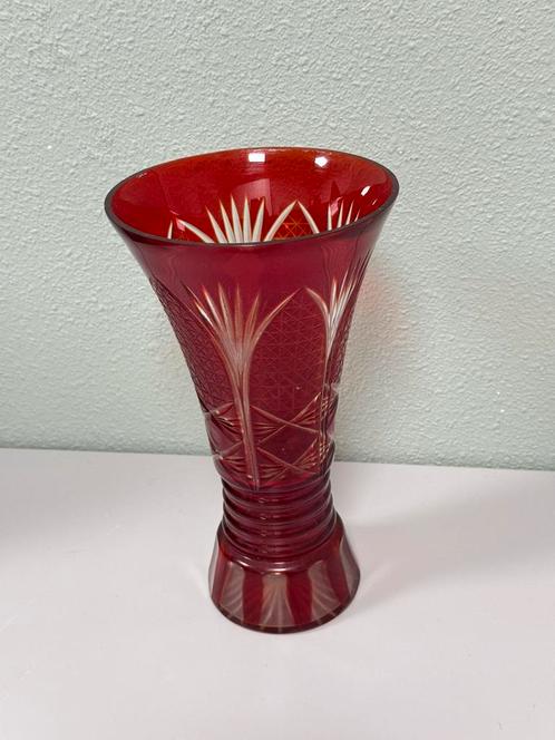 Handgeslepen kristal antieke vaas Boheemse stijl robijnroood, Antiek en Kunst, Antiek | Vazen, Ophalen of Verzenden