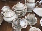 12 persoons Service te koop, Huis en Inrichting, Keuken | Servies, Ophalen, Zo goed als nieuw, Effen, Porselein