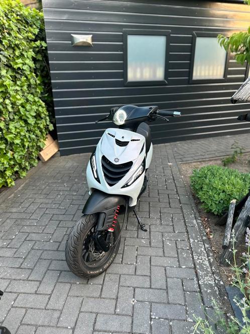 Zip 80cc, Fietsen en Brommers, Scooters | Piaggio, Zo goed als nieuw, Zip, Maximaal 45 km/u, Benzine, Ophalen of Verzenden
