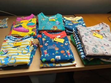 Veel nieuwe kinder shirts klaar in verschillende maten