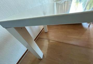 Witte glanzende houten Eettafel - beschikbaar voor biedingen