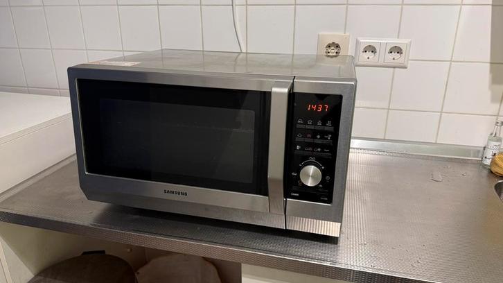 Samsung CE137NM Combimagnetron, Witgoed en Apparatuur, Magnetrons, Gebruikt, Vrijstaand, Combimagnetron, 45 tot 60 cm, Crisp, Grill