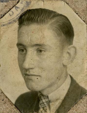 Persoonsbewijs 1941 Rotterdam Tuinarbeider geëvacueerd  beschikbaar voor biedingen