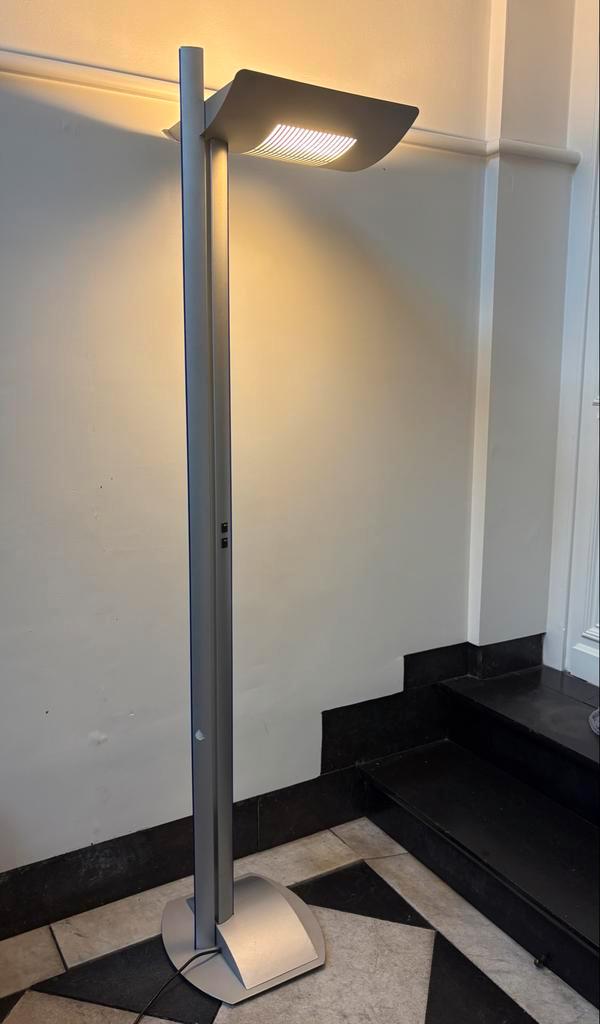 Stijlvolle Staande Lamp - Modern Design, Huis en Inrichting, Lampen | Vloerlampen, Zo goed als nieuw, 150 tot 200 cm, Metaal, Ophalen