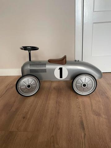ZGAN retro loopauto metaal. Kleur zilver. Merk Goki beschikbaar voor biedingen