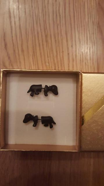 zwarte oorbellen"teckels". beschikbaar voor biedingen