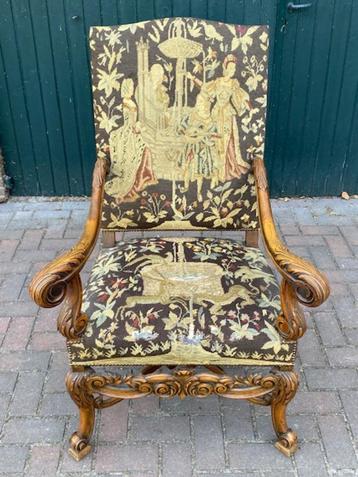 Antieke hoge stoel Gobelin stof  beschikbaar voor biedingen