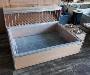 Konijnen toilet XXL met hooiruif+RVS voerbakjes beschikbaar voor biedingen