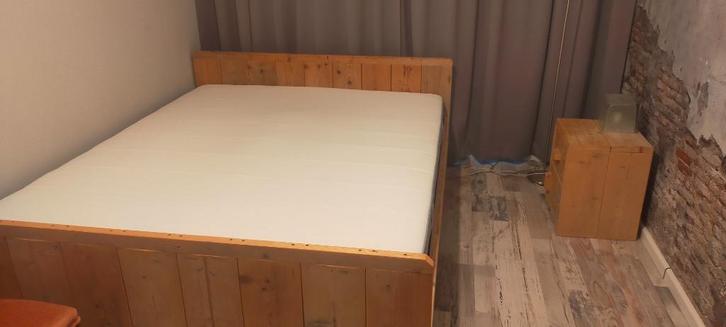 Bed met lattenbodem, nachtkasten en matras, Huis en Inrichting, Slaapkamer | Bedden, Zo goed als nieuw, Tweepersoons, 160 cm, 200 cm