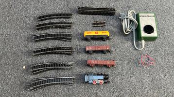 Modeltrein, basisset van locomotief, wagons, trafo en rails beschikbaar voor biedingen