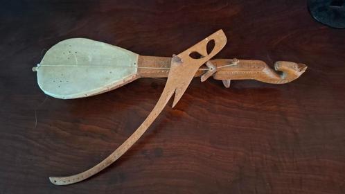 Handcarved Horsehead Balkan Gusle Instrument. Antiek, Muziek en Instrumenten, Snaarinstrumenten | Banjo's, Gebruikt, Overige typen